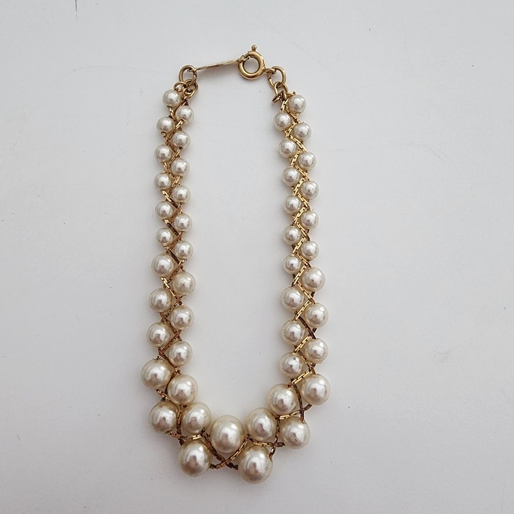 Napier gold tone faux pearl bracelet 7.5 inches